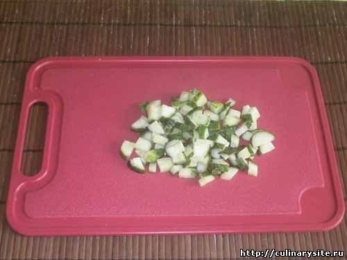 Салат из грибов и копчёной селёдки. Шаг 5.