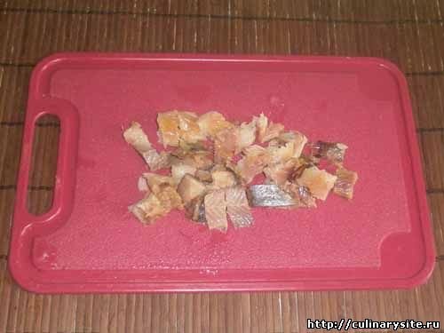 Салат из грибов и копчёной селёдки. Шаг 3.