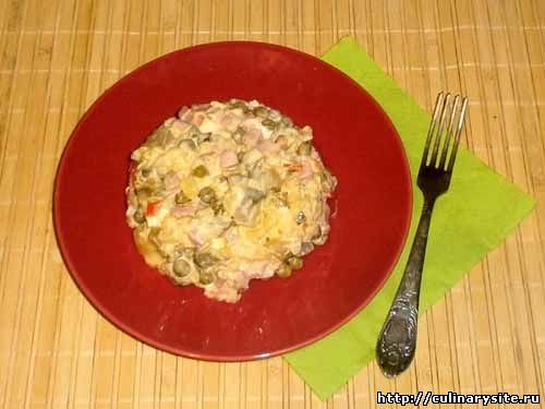 Салат оливье с колбасой
