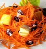 Морковный салат с курагой и йогуртом