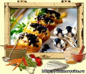 Печеный картофель со сливками и черной икрой