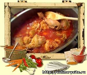 Курица, тушеная в томате с макаронами
