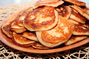 Яблочные оладьи с корицей