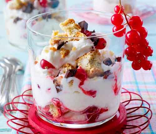 Десерт из красной смородины