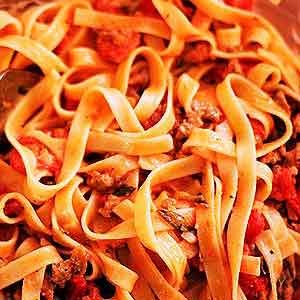 Феттуччине под томатным соусом