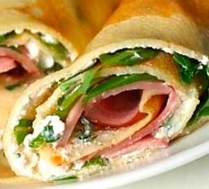 Блины с начинкой из творога, ветчины и зелени