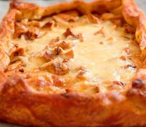Слоеный пирог с грибами и сыром