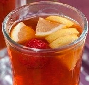 Имбирный чай с клубникой