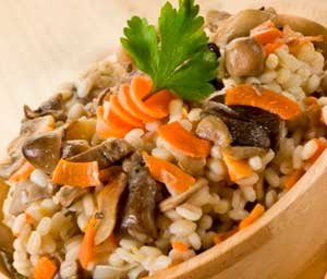 Перловая каша с овощами и белыми грибами