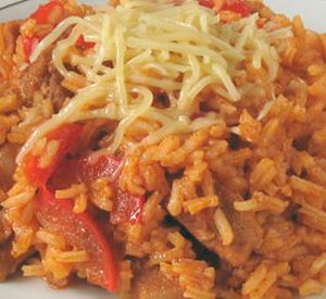 Рисовая каша с томатом и сыром