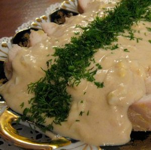 Осетрина с соусом из хрена