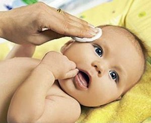 Уход за глазами ребенка